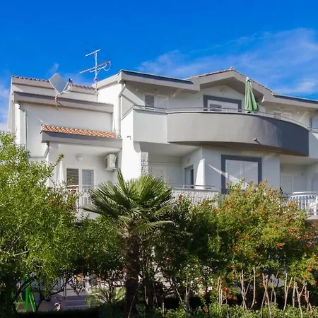 Apartment Apartmani Vesna Grebastica By Interhome Гребастика