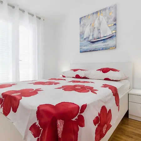 Apartment Apartmani Vesna Grebastica By Interhome Гребастика