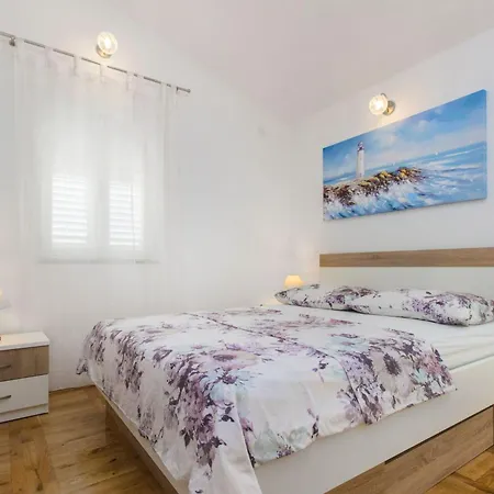 公寓 Apartment Apartmani Vesna Grebastica By Interhome