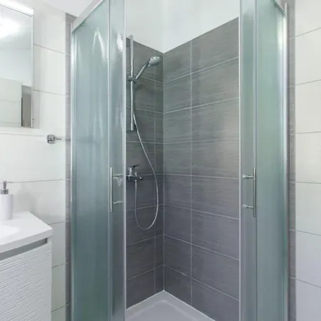 公寓 Apartment Apartmani Vesna Grebastica By Interhome