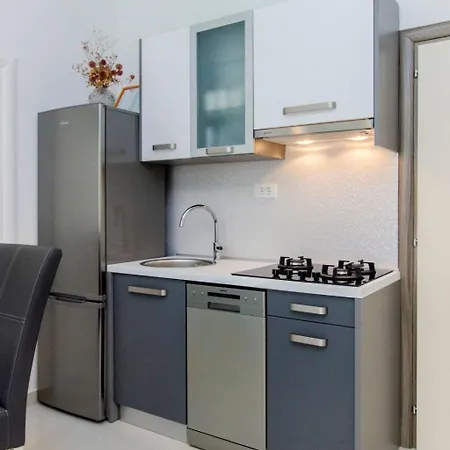 Apartment Apartmani Vesna Grebastica By Interhome *