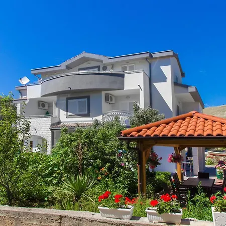 Apartment Apartmani Vesna Grebastica By Interhome 公寓