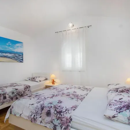 公寓 Apartment Apartmani Vesna Grebastica By Interhome *