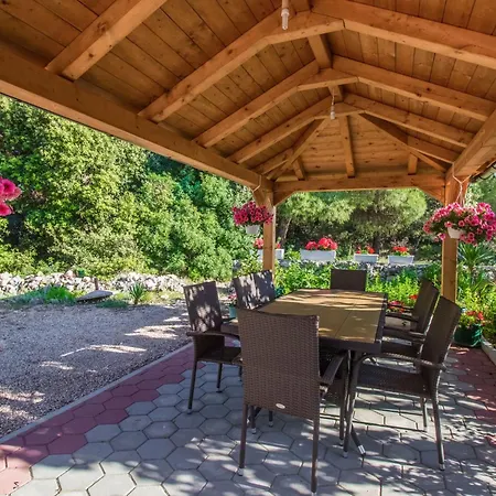 Apartment Apartmani Vesna Grebastica By Interhome *