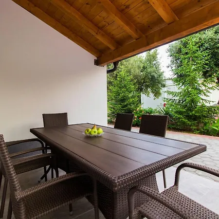 Apartment Apartmani Vesna Grebastica By Interhome *