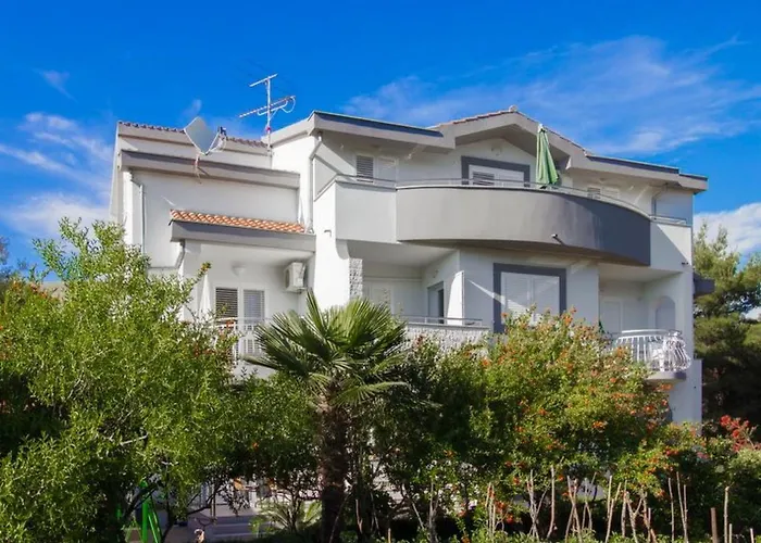 Apartment Apartmani Vesna Grebastica By Interhome Grebastica