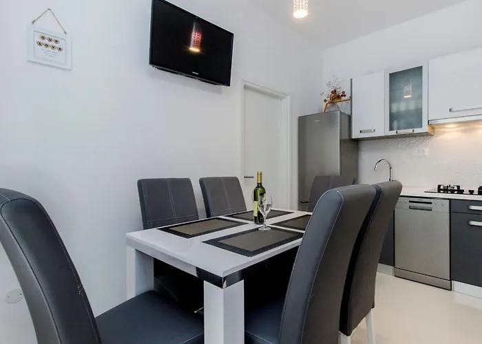 Apartment Apartmani Vesna Grebastica By Interhome Апартаменты Гребастика