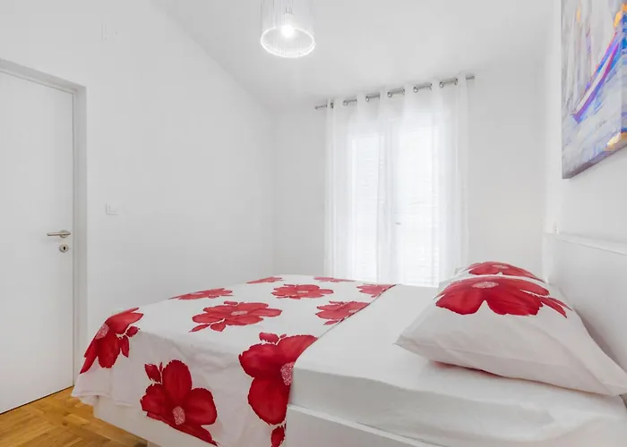 Apartment Apartmani Vesna Grebastica By Interhome Apartment