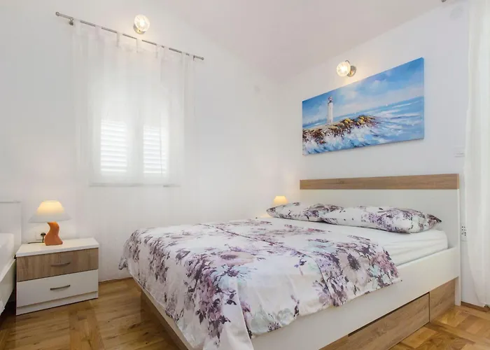 Apartment Apartment Apartmani Vesna Grebastica By Interhome