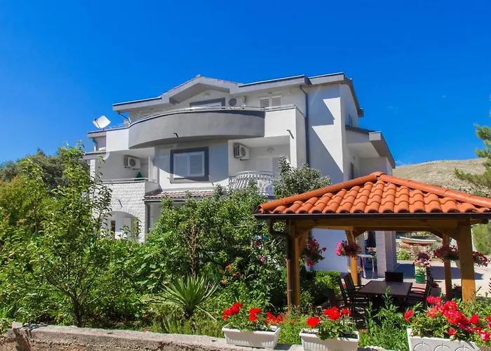 Apartment Apartmani Vesna Grebastica By Interhome Appartement