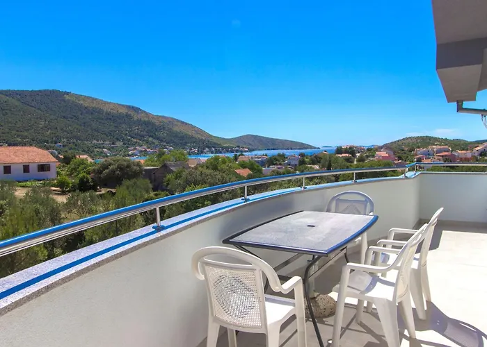 Apartment Apartmani Vesna Grebastica By Interhome