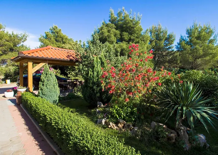 Apartment Apartmani Vesna Grebastica By Interhome