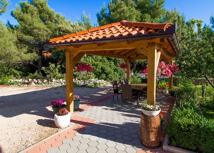 Apartment Apartment Apartmani Vesna Grebastica By Interhome Grebastica