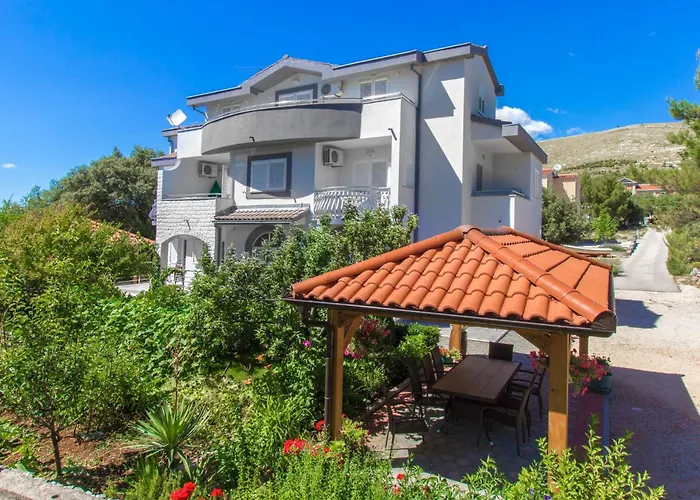 Apartment Apartment Apartmani Vesna Grebastica By Interhome Grebastica