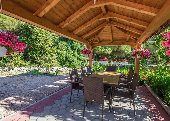 Apartment Apartmani Vesna Grebastica By Interhome *